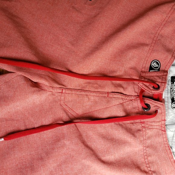 Volcom Mod-Tech Red Swim trunks - Picture 4 of 4